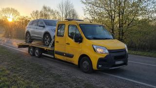 Laweta z SUV-em o wschodzie słońca nad Mazurami – Ełk